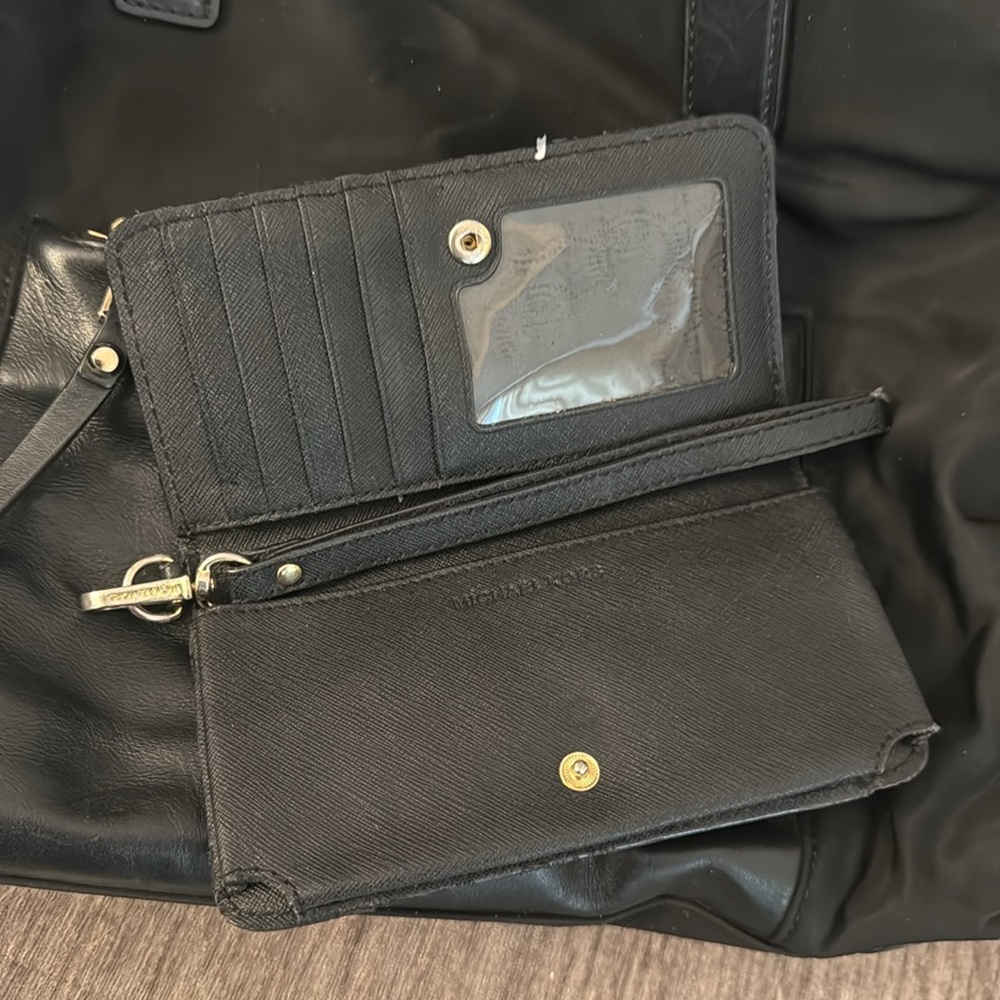 Michael Kors bundle of tote bag and wallet - Picture 10 of 15